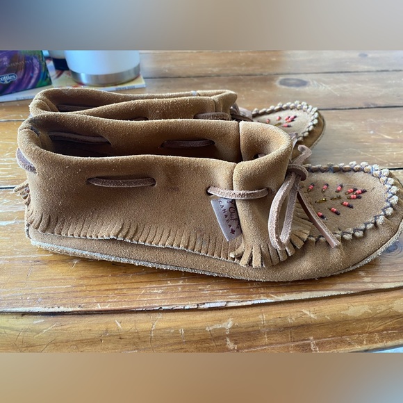 Chief Canada Moccasin Slippers Size 7 - Picture 3 of 6